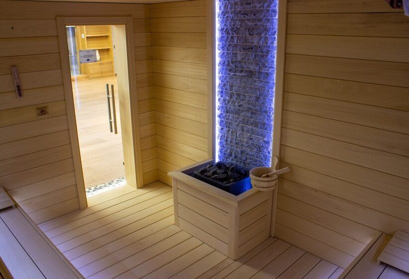 هتل Ramada By Wyndham Tire