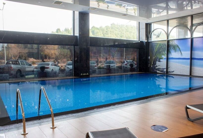 هتل Ramada By Wyndham Tire