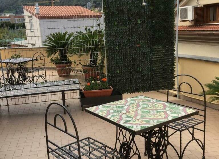 پانسیون Sorrento Penthouse Suites Self Check In