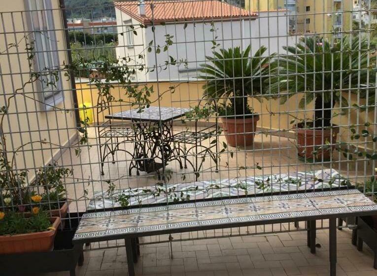 پانسیون Sorrento Penthouse Suites Self Check In