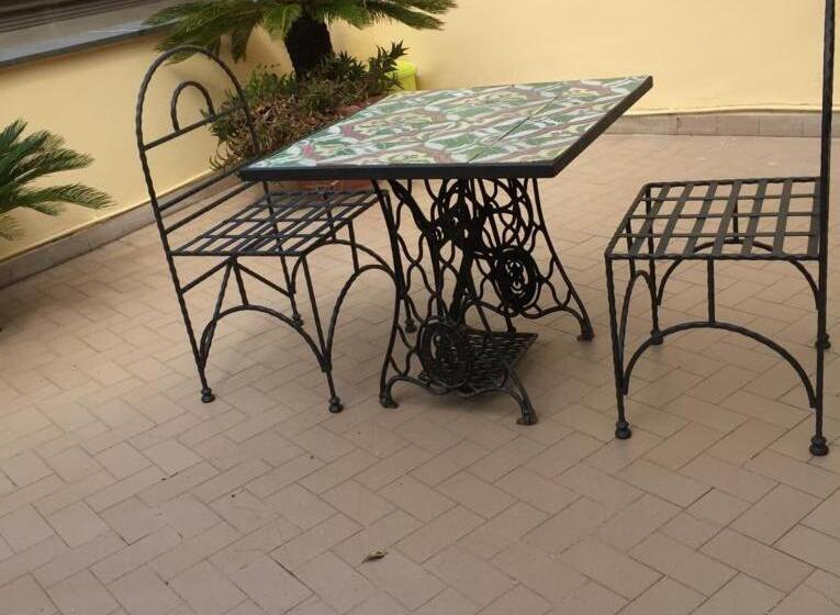 پانسیون Sorrento Penthouse Suites Self Check In