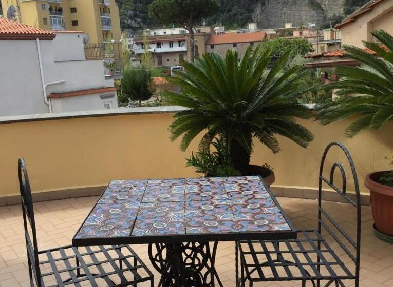 پانسیون Sorrento Penthouse Suites Self Check In