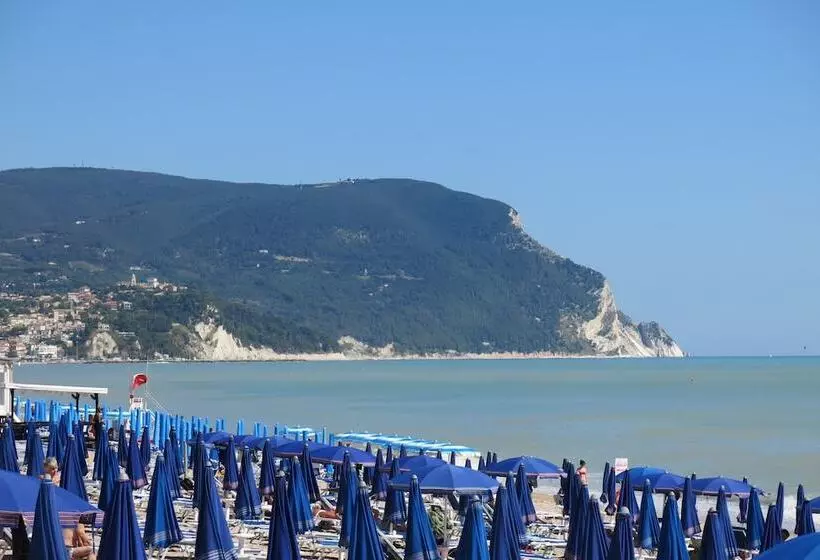 Hotelli Conero Azzurro