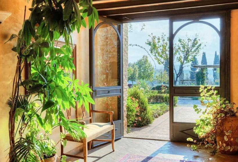 Сельский отель Castello Di Spedaletto