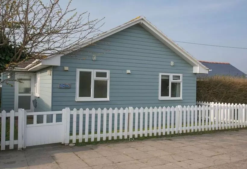 Swallows Croyde 3 Bedrooms, Sleeps 6, Beach Chalet