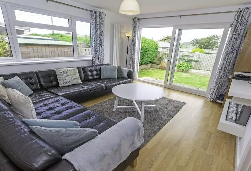 Swallows Croyde 3 Bedrooms, Sleeps 6, Beach Chalet