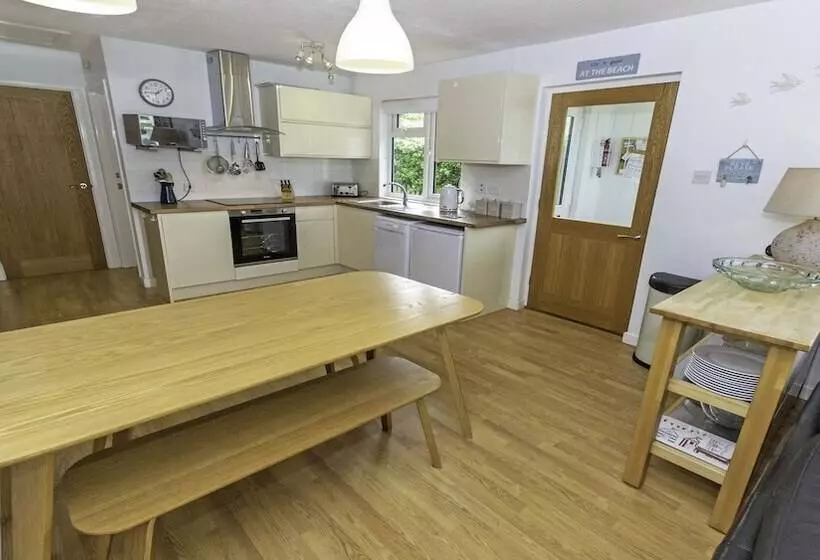 Swallows Croyde 3 Bedrooms, Sleeps 6, Beach Chalet