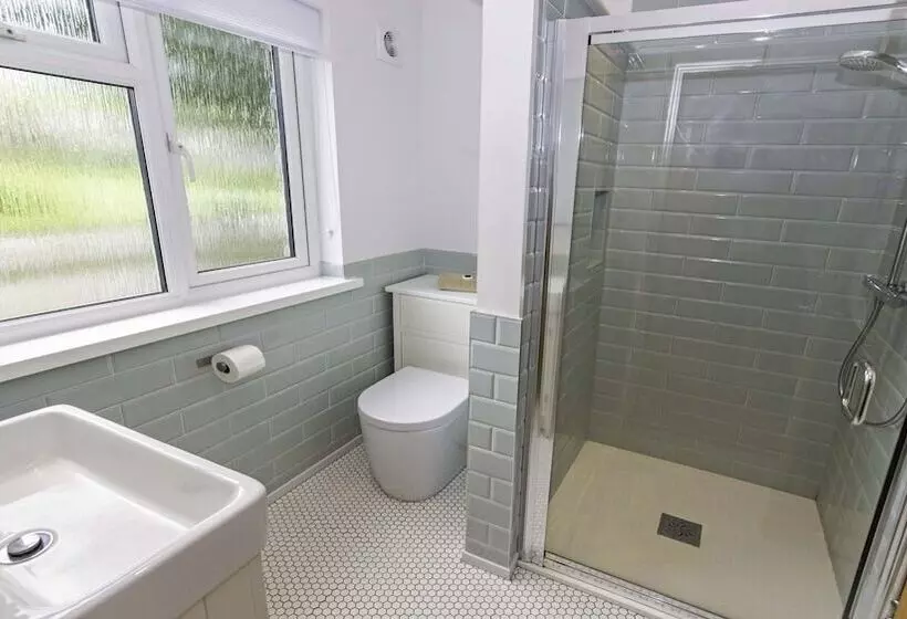 Swallows Croyde 3 Bedrooms, Sleeps 6, Beach Chalet