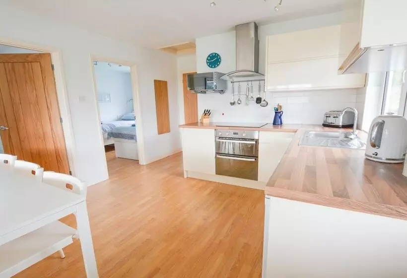 Swallows Croyde 3 Bedrooms, Sleeps 6, Beach Chalet