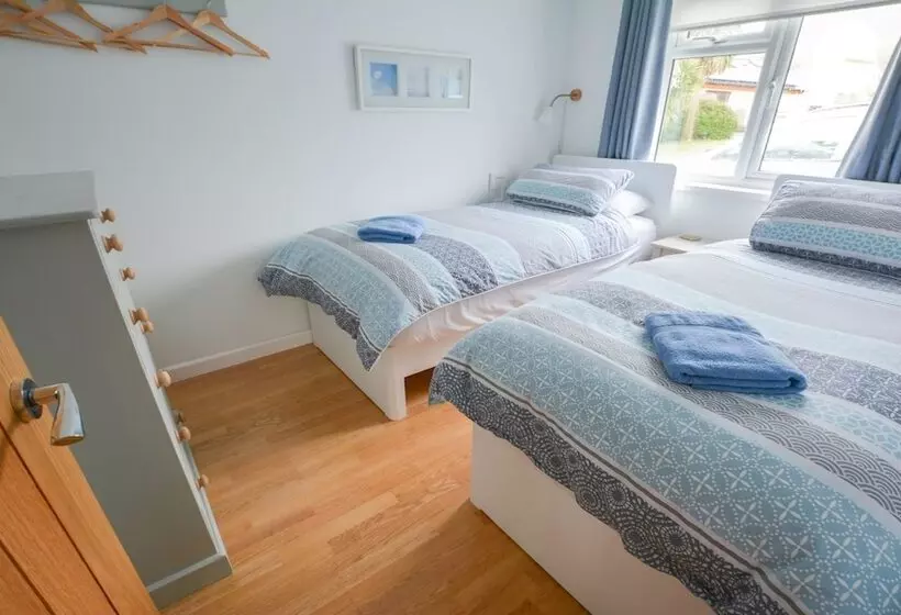 Swallows Croyde 3 Bedrooms, Sleeps 6, Beach Chalet