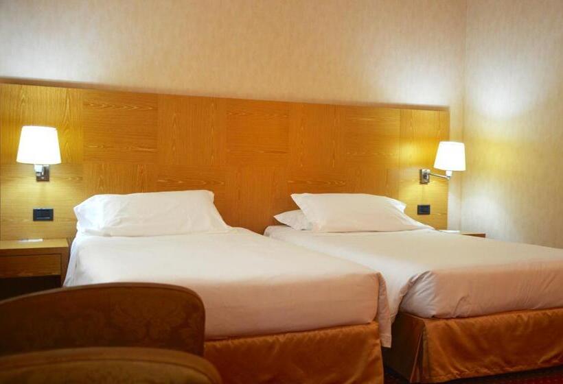 ホテル Best Western Cavalieri Della Corona