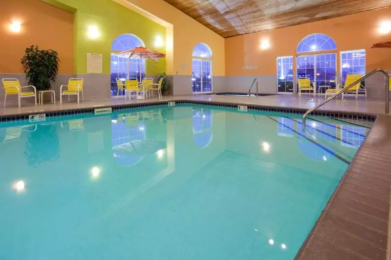 Отель Country Inn & Suites By Radisson, Pella, Ia