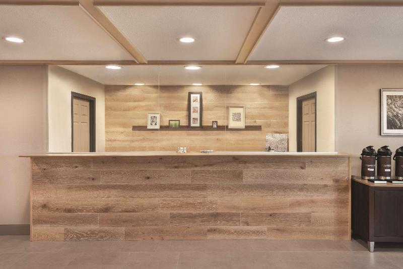 Отель Country Inn & Suites By Radisson, Pella, Ia