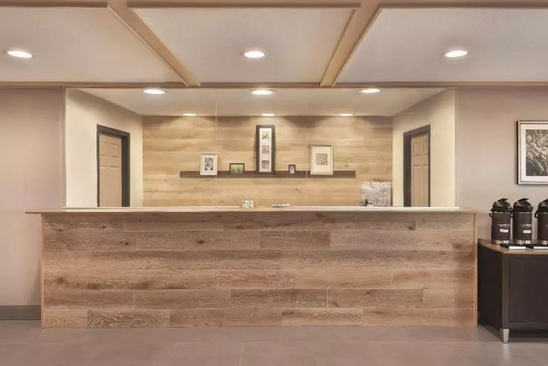 Отель Country Inn & Suites By Radisson, Pella, Ia