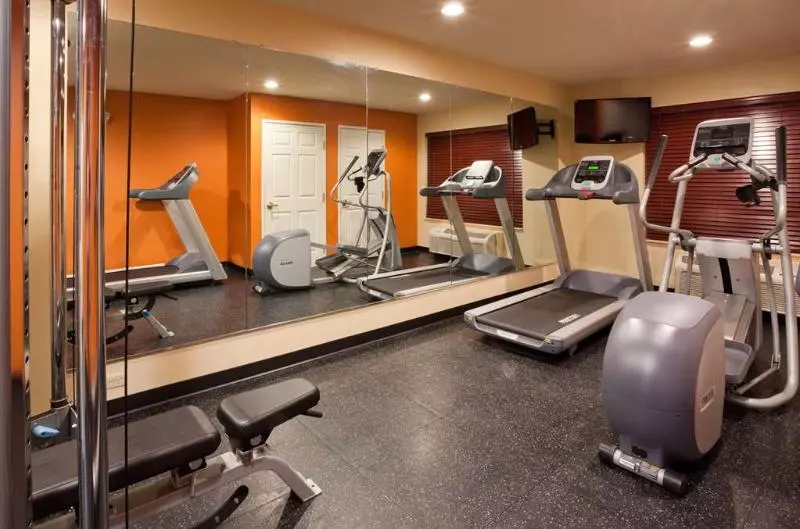 Отель Country Inn & Suites By Radisson, Pella, Ia