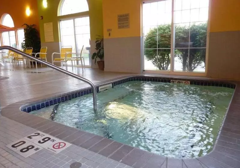 Отель Country Inn & Suites By Radisson, Pella, Ia