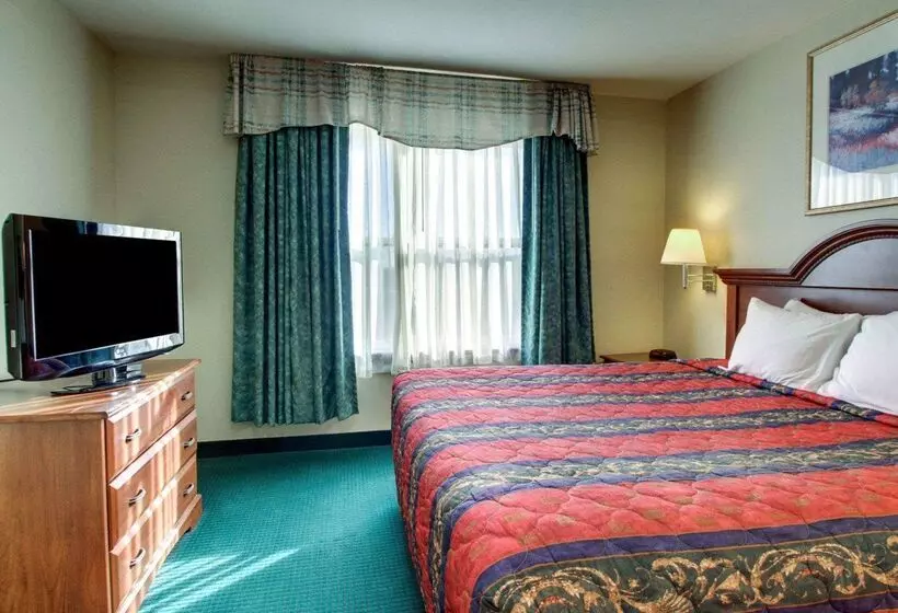 هتل Econo Lodge Inn & Suites