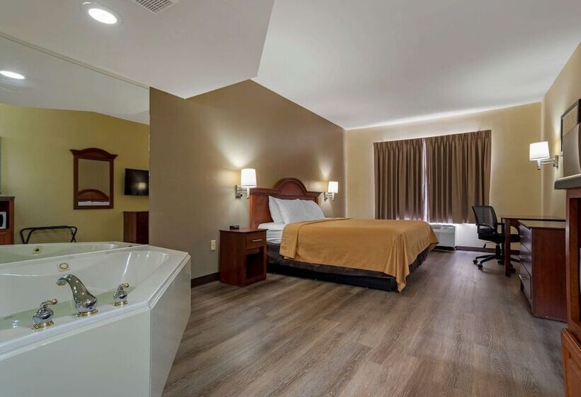 בית מלון כפרי Econo Lodge Inn & Suites