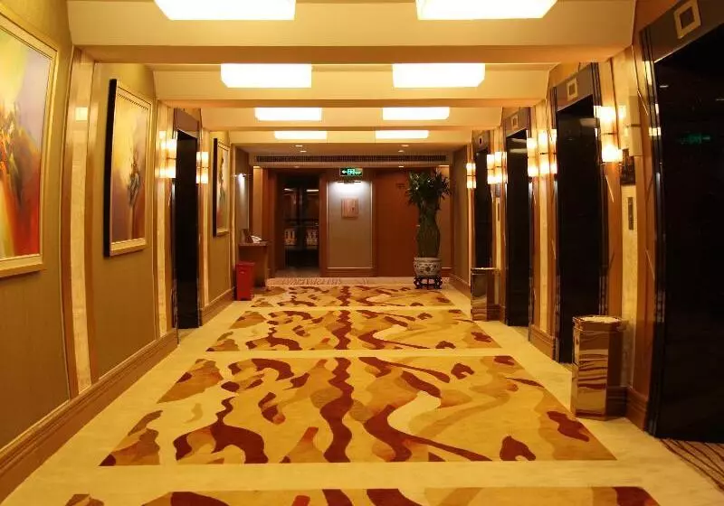 Отель Golden Sea View  Haikou