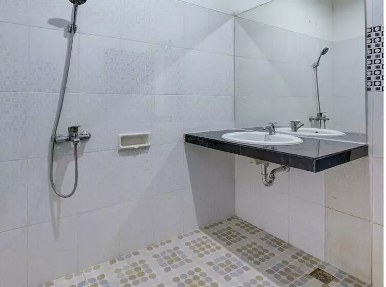ホテル Oyo 4010 Zaara Guest House Syariah