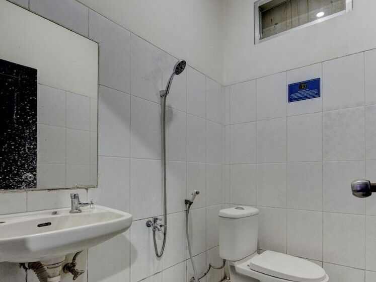 בית מלון כפרי Oyo 4010 Zaara Guest House Syariah