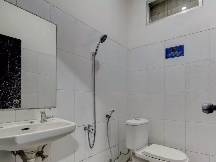 ホテル Oyo 4010 Zaara Guest House Syariah