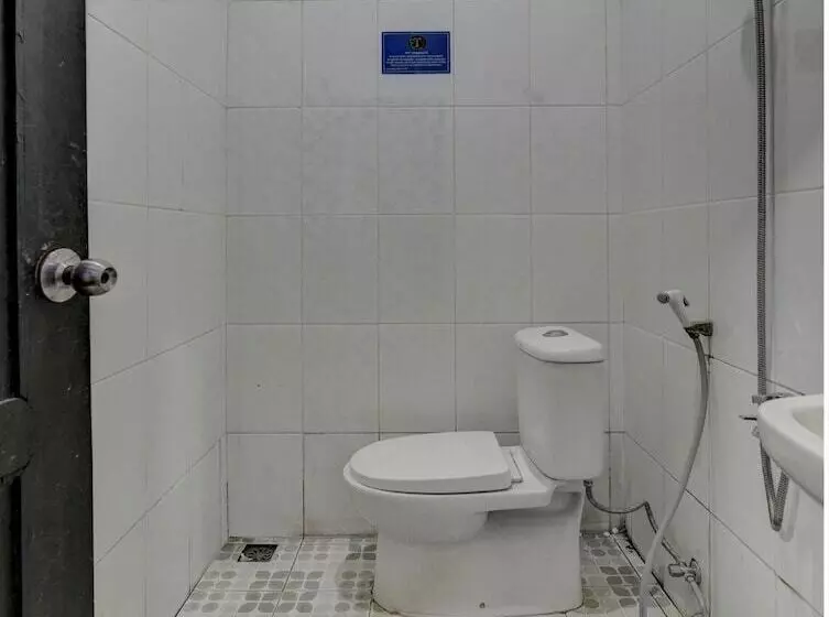 ホテル Oyo 4010 Zaara Guest House Syariah