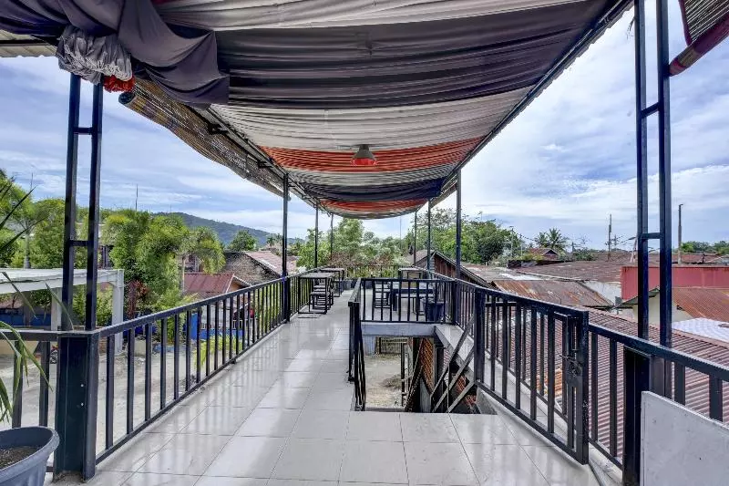 ホテル Oyo 4010 Zaara Guest House Syariah
