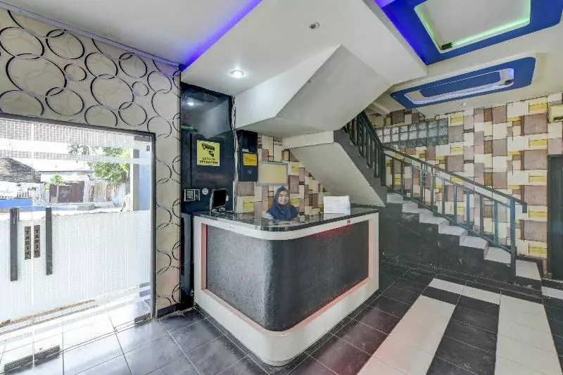ホテル Oyo 4010 Zaara Guest House Syariah