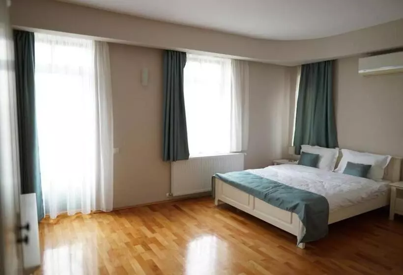 ホテル Pensiunea Green Villa