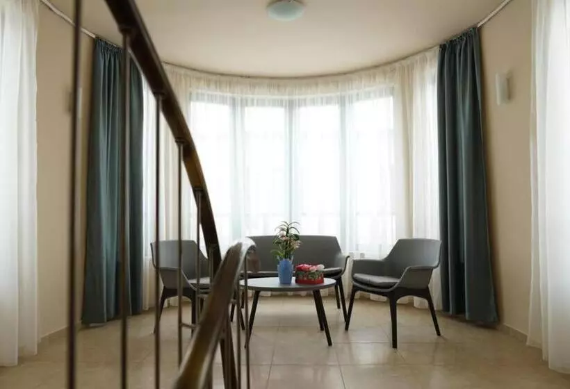 ホテル Pensiunea Green Villa