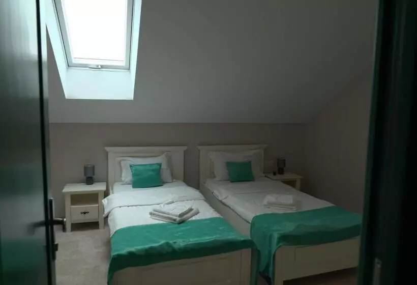 ホテル Pensiunea Green Villa