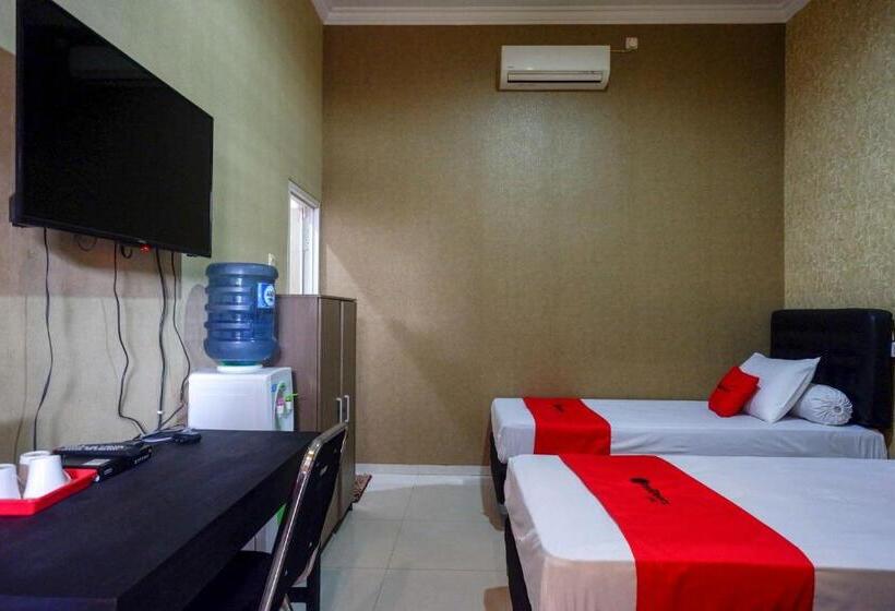 فندق Reddoorz Syariah Near Pltu Cilacap