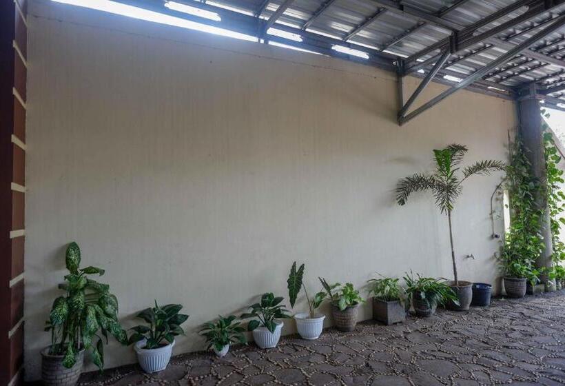 فندق Reddoorz Syariah Near Pltu Cilacap