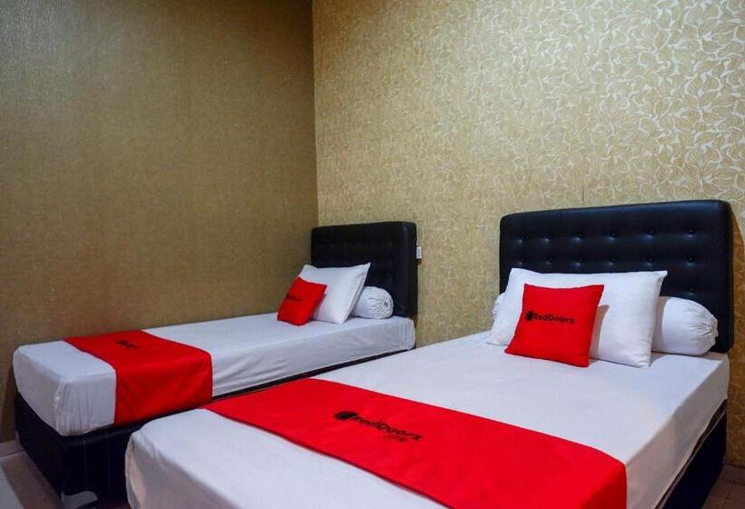 فندق Reddoorz Syariah Near Pltu Cilacap