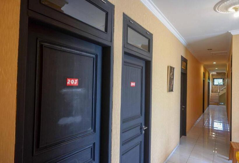 فندق Reddoorz Syariah Near Pltu Cilacap