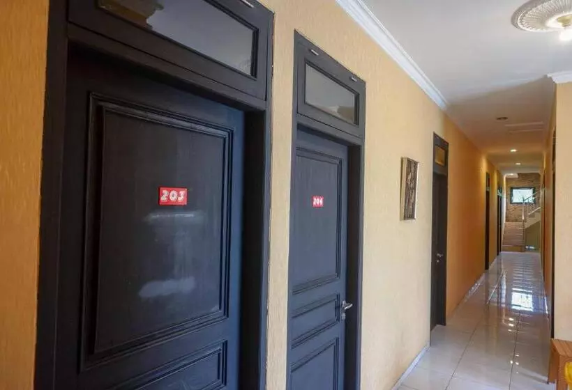 ホテル Reddoorz Syariah Near Pltu Cilacap