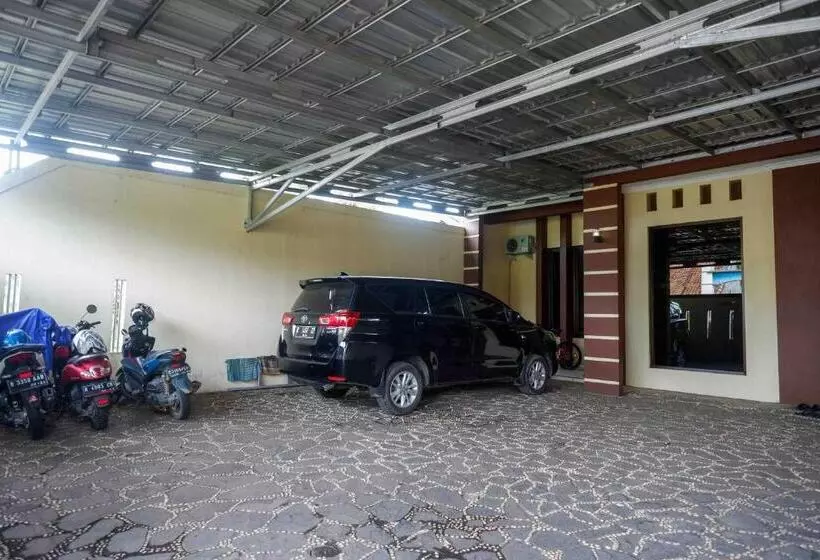ホテル Reddoorz Syariah Near Pltu Cilacap