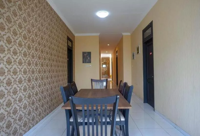 ホテル Reddoorz Syariah Near Pltu Cilacap