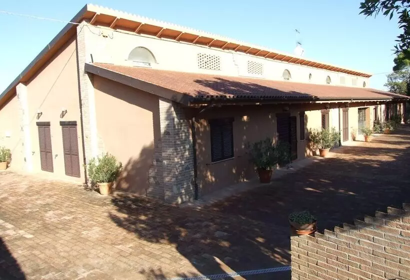 Majatalo Double Twin Room Private Bathroom For Swimming Pool Use