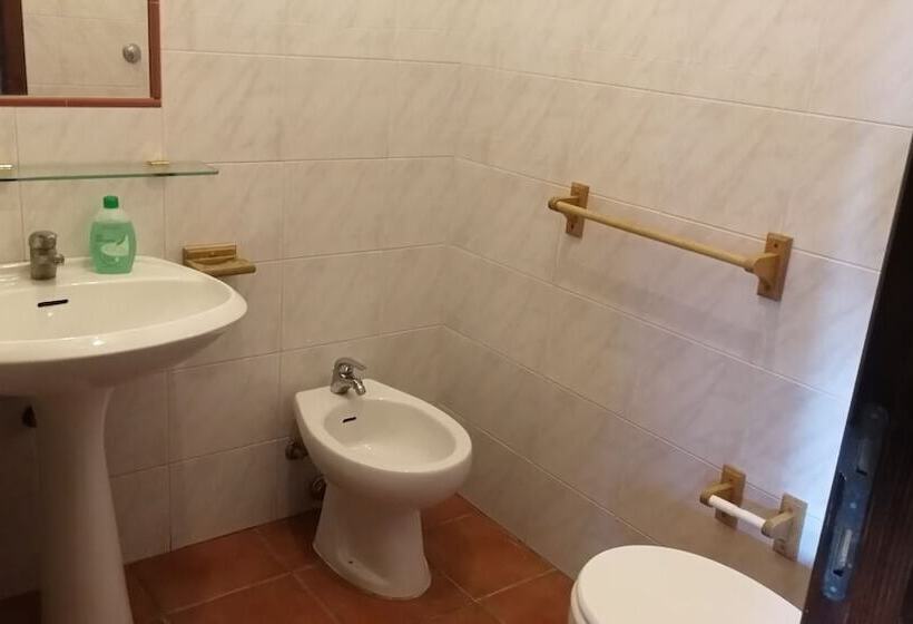 膳宿费 Double Twin Room Private Bathroom For Swimming Pool Use