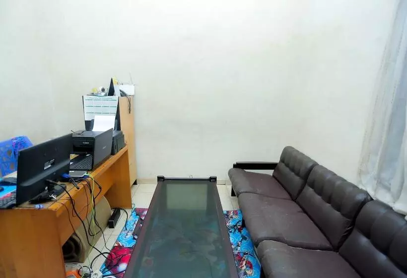 ホテル Penginapan Mba Ros