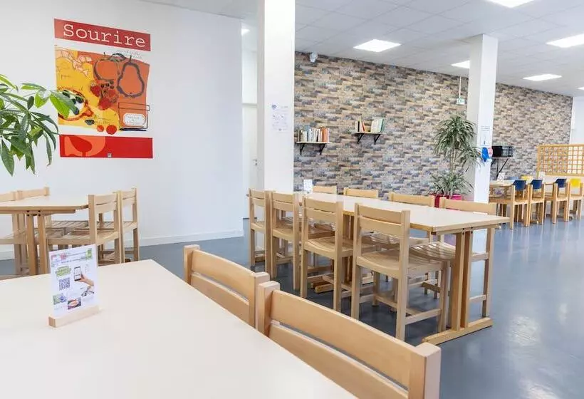 Auberge De Jeunesse Hi Amiens