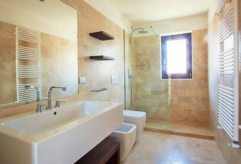 簡易ホテル Cortona Golf & Spa Resort