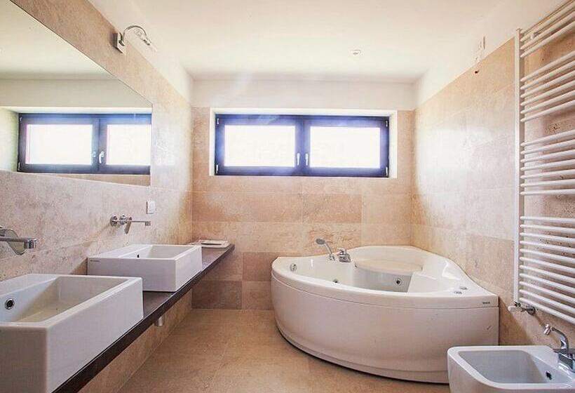 簡易ホテル Cortona Golf & Spa Resort