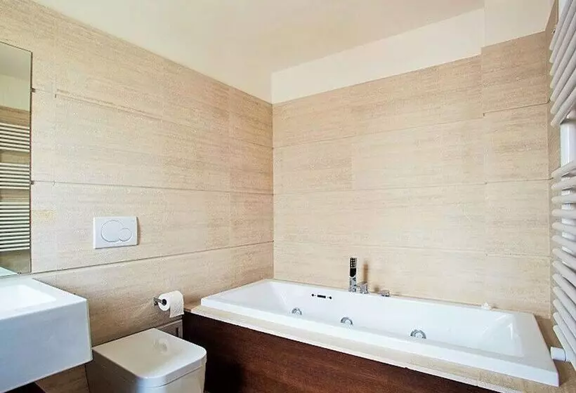 簡易ホテル Cortona Golf & Spa Resort