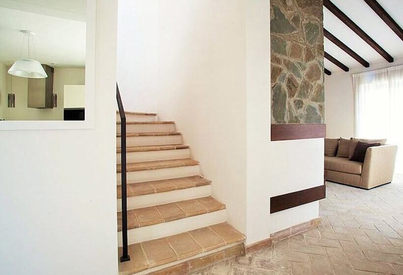 簡易ホテル Cortona Golf & Spa Resort