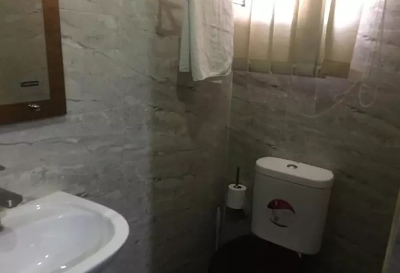 Momak 5 Hotel And Suites