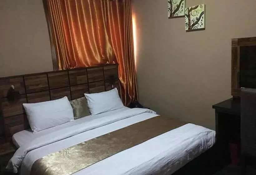 Momak 5 Hotel And Suites