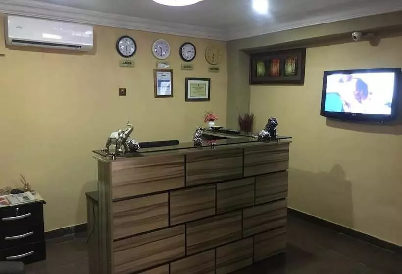 Momak 5 Hotel And Suites